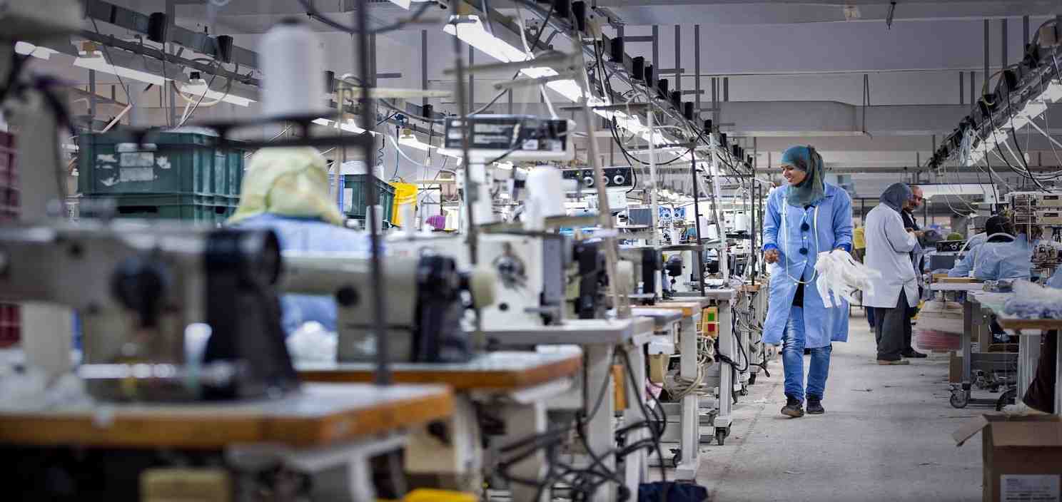 من أبرز القطاعات الصناعية والتصديرية.. عائدات قطاع النسيج والملابس تناهز 9.5 مليار دينار خلال 2025